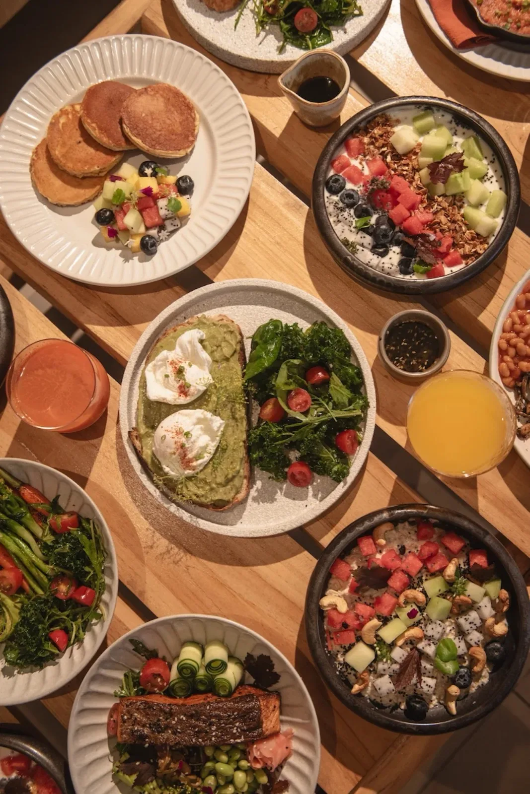 Clean nutrition breakfast plates and smoothie bowls from the FIRA Recovery Club menu