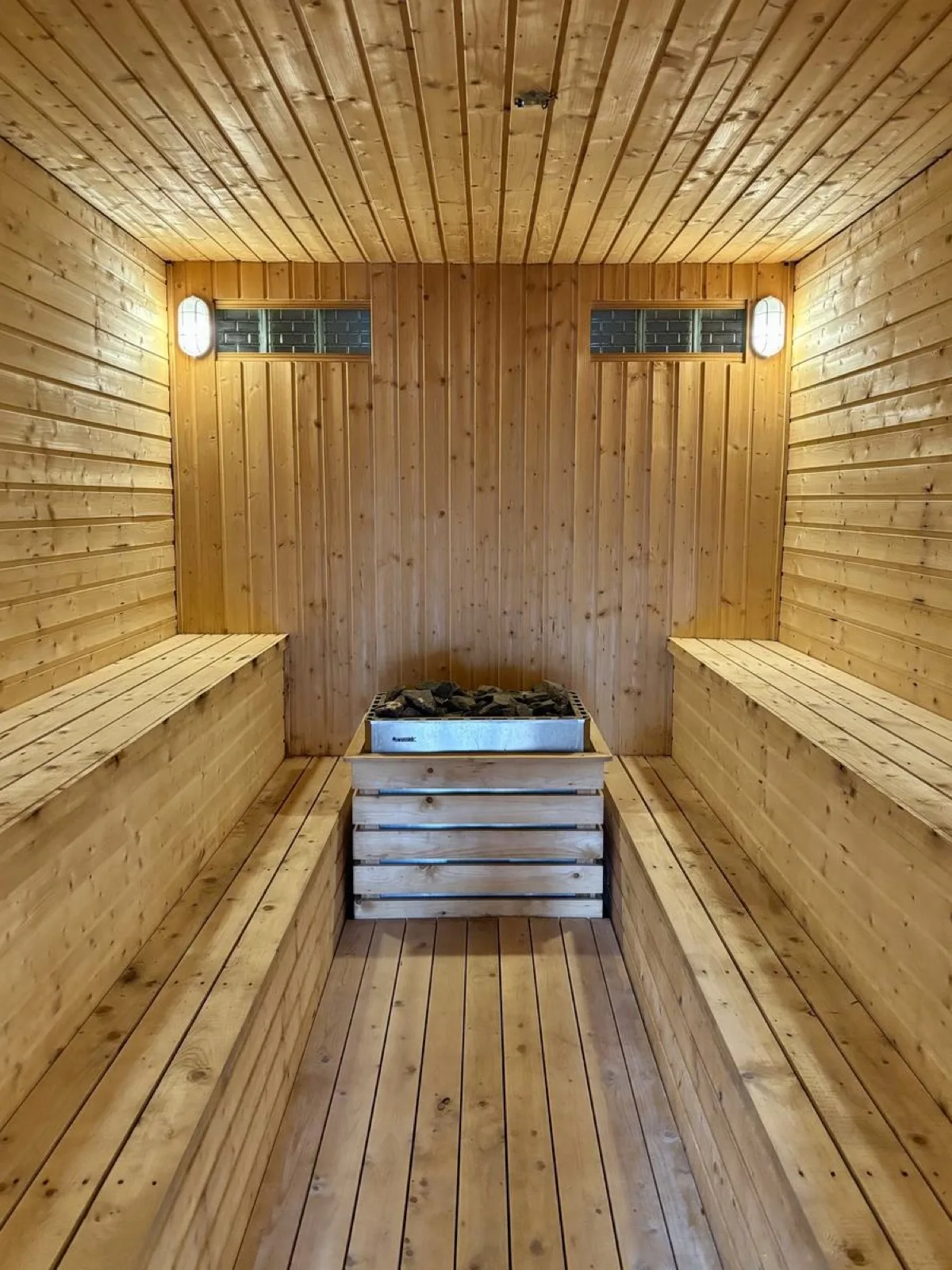 Wood-lined 80°C Finnish sauna at Vihara Sanctuary day spa in Lamai